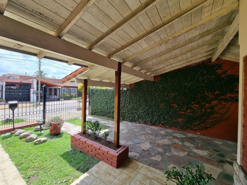 Casa En Venta 4 Amb Con Jardín Y Pileta. Padua