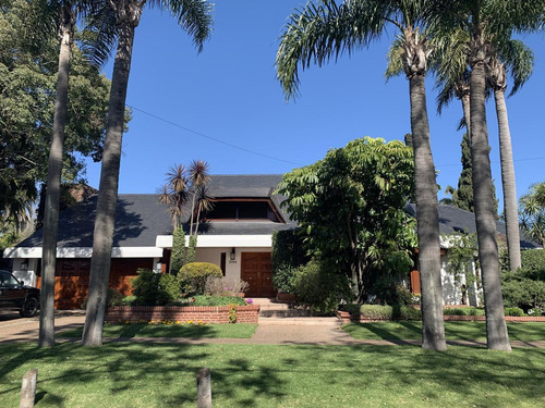 Imagen 2 de 30 de Excelente Chalet - Castelar Norte - Larralde Angosta - 5 Ambientes - 1450 M2 Lote - Venta - Permuta