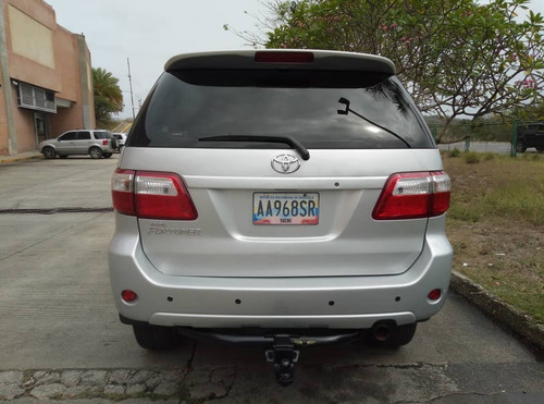 Imagen 5 de 10 de Toyota Fortuner