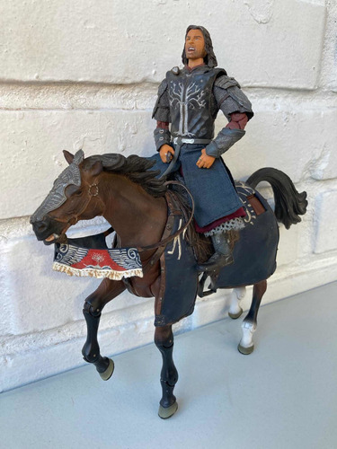 Figura Aragorn Con Caballo Sn Capa El Señor De Los Anillos