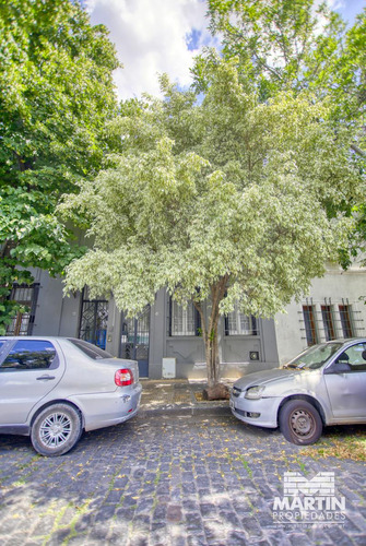 Casa Antigüa Totalmente Reciclada, 4 Ambientes, Depend, Patio. Excelente Ubicación.