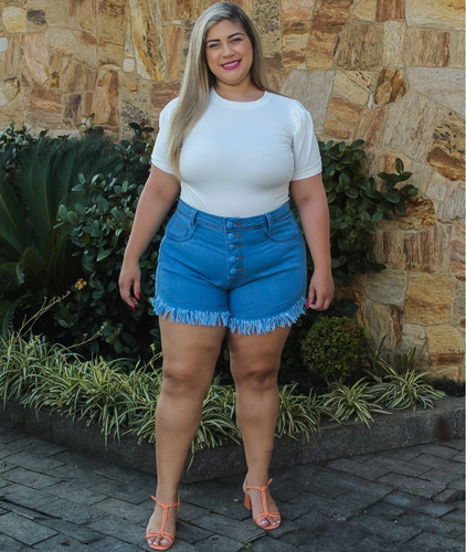 Imagem 4 de 5 de Short Jeans Desfiado Plus Size Feminino Curto Lycra Botões