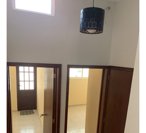 Casa En Un Solo Nivel Con Excelentes Acabados, Cocina Nueva, Recién Remodelada.