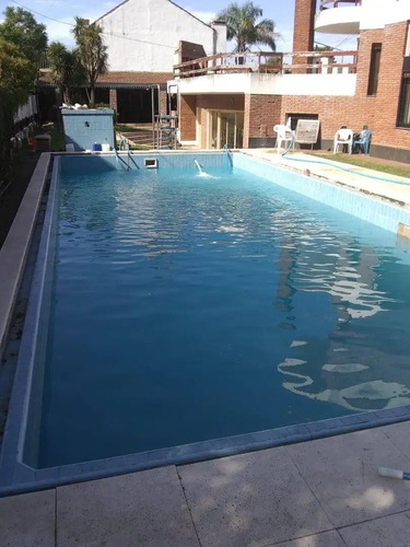 Imagen 2 de 18 de Casa Quinta En Castelar, Bs. As