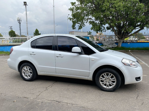 Imagen 13 de 25 de Suzuki Sx4 Glx Sport 2013