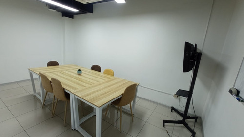 ¡ Amplio Local En Interior De Galería / Banderas !