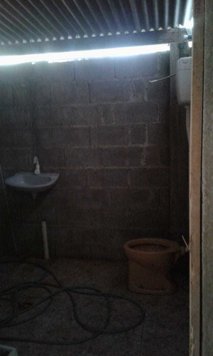 Vendo Uma Chacara Com 8000.mt Quadrados