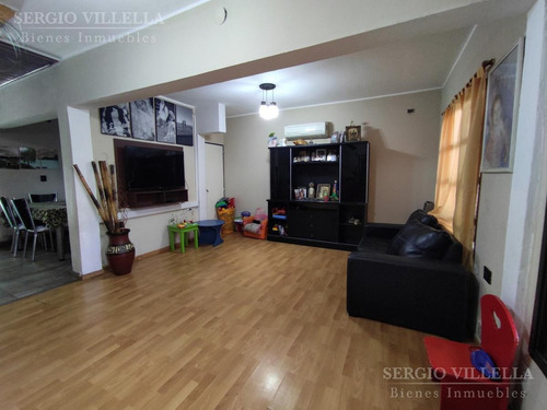Imagen 5 de 18 de Casa Moderna En Venta De 3 Dormitorios. Cochera. Pileta. Quincho.