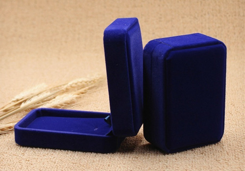 Imagen 5 de 6 de Una Caja De Terciopelo Anillo Aros Joyas 10x7x4cm