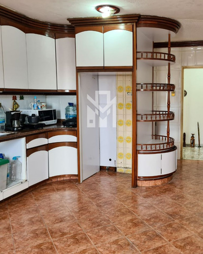 Edificio De 4 Niveles En Venta, Castillito, Puerto Ordaz, Estado Bolivar