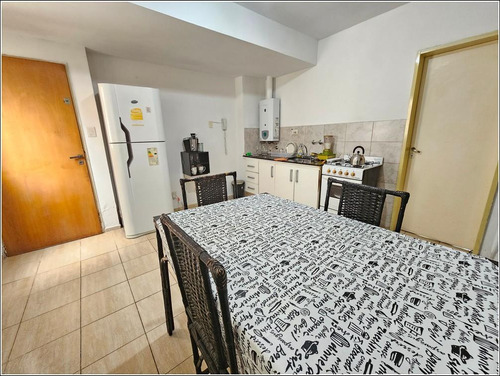 Departamento De Un Dormitorio En Venta - Pje. Tunel - Rosario. Primer Piso De Escalera. Oportunidad