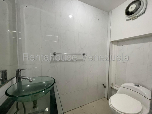 Oficina Local Comercial En Centro Comercial Paseo Las Delicias Equipado De Dos Pisos Con Aire Acondicionado Nela 25-17270