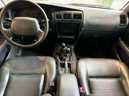 Toyota Hilux SW4 3.0 4X4 8V TURBO DIESEL 4P MANUAL