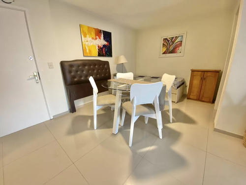 Venta De Apartamento De 1 Dormitorio En Brava En Edificio Torre Marina Punta Del Este