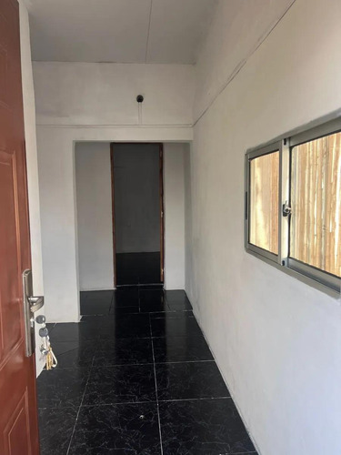 Alquiler Casa 1 Dormitorio, Patio Y Garaje. Paso De La Arena Sobre Avenida