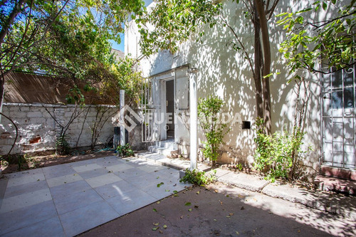Hermosa Casa En Venta De 4 Dorm 3 Baños. En Ñuñoa.