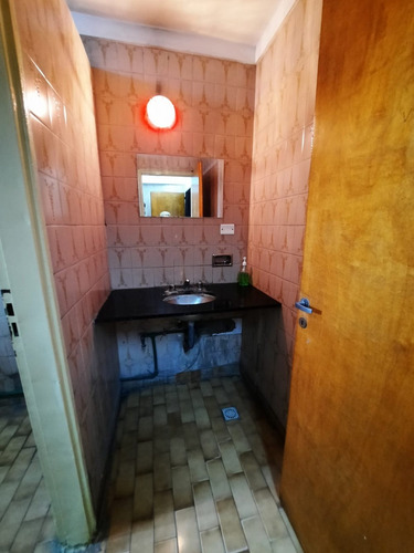 Edificio Comercial Son 7 Locales En Planta Baja Y Oficinas En Planta Alta-sobre Avda. Cristiania Casi Crovara.- Alquilado Con Contrato En Vigencia .-total 387 Mts2 Cubiertos