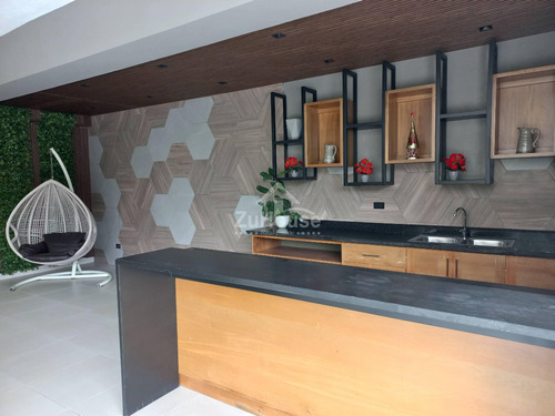 Apartamento En Venta Con Cuarto De Servicio Y Patio En Torre Próximo Al Homs Wpa64