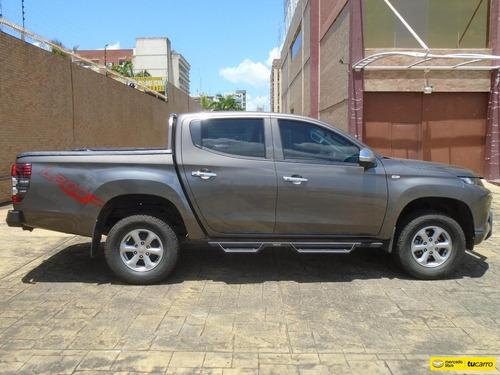 Imagen 8 de 15 de Mitsubishi L200 4x4 - Sincrónica