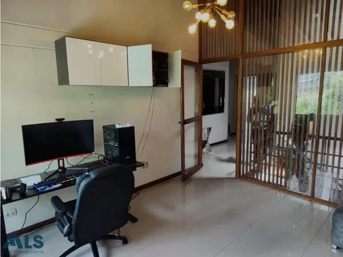 Espectacular Casa Con Áreas Amplias Y Senderos Pa...(mls#254950)
