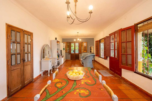 Venta Casa 2 Dorm Con Amplio Jardín En Santo Tomé