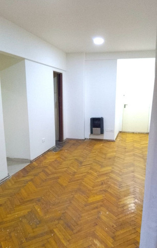 Departamento En Venta Con Balcón Al Frente