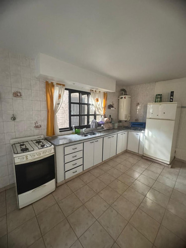 Hermoso Chalet En 2 Plantas En Banfield Oeste