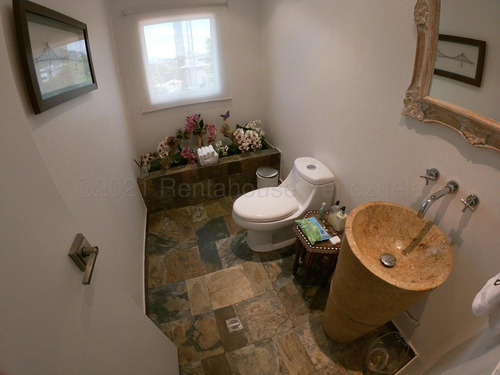 Apartamento Dúplex Remodelado 475 M² 5h, 5b, 4p, Vistavila Con Piscina En Venta En Los Palos Grandes Avenida 3era. Caracas