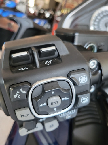 Imagen 5 de 18 de Goldwing 1800 2018 - Nuevisima- Recibo Inferior- Tuamoto