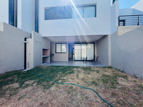 Amplio Duplex En Venta En Chacra Del Norte 2 A Estrenar