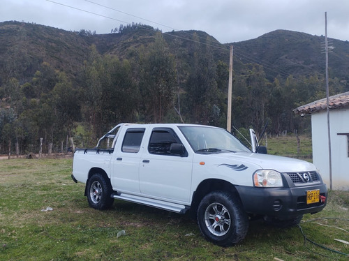 Camioneta D22 4x2 Mecanica