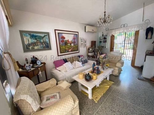 Naudy Escalona & Maribel Morillo Asesores Inmobiliarios De Rentahouse Venden Fabulosa Casa En Excelente Zona De Cabudare