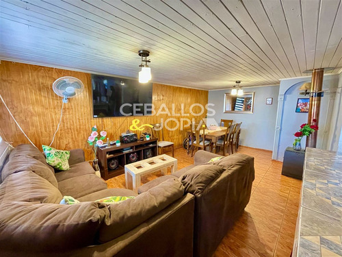 Casa En Venta De 7 Dorm. En Quilpué