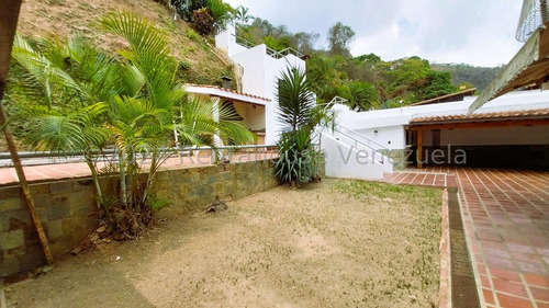 Colinas De Los Ruices !! Espectacular Quinta Tipo Club, 560 M2 Terreno, 514 M2 Const., 5 Hab, 6 Baños, 5 Pe, Piscina, Bar, Sala De Pool, Caminerías, Bellas Áreas Verdes Y Sociales. Verdadera Joya !!
