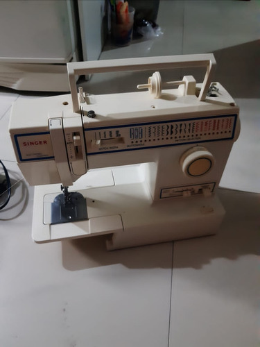 Máquina De Coser Singer Modelo 5932 T