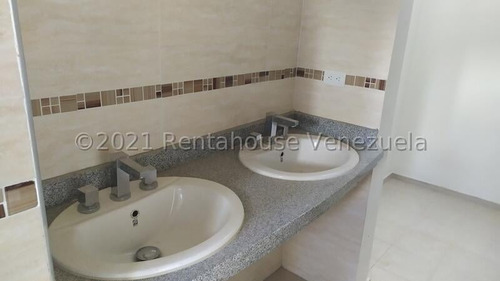 Imagen 10 de 13 de Rmp Se Vende Townhouse En Terrazas Del Country Valencia, Zona Exclusiva, Amplios Espacios En Obra Blanca Para Decorar A Su Gusto.