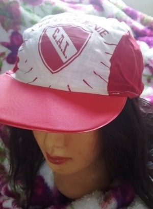 Antigua Gorra Tela Independiente Visera Plastica