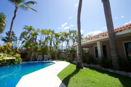 Se Vende Hermosa Villa Amueblada En Bavaro-punta Casa