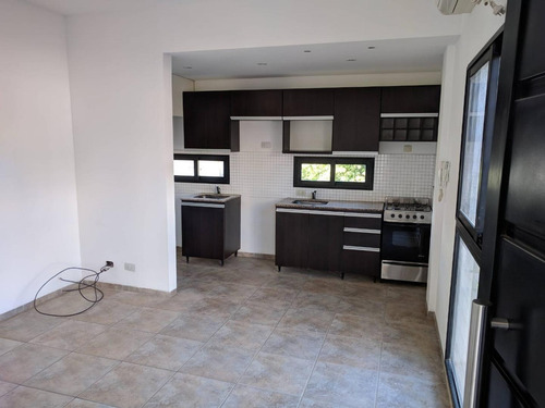 Imagen 9 de 18 de Departamento 3 Ambientes Al Frente Con Cochera Para 2 Autos
