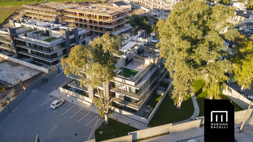 Departamento En Venta En Complejo 3300 Cabral Canning
