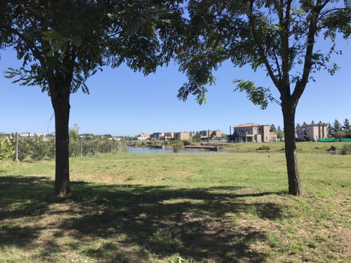 Lote A La Laguna En La Isla Del Area 5. Barrio San Matias. Escobar