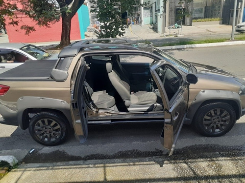 Imagem 10 de 12 de Fiat Strada 2018 1.8 16v Adventure Cab. Dupla Flex 3p