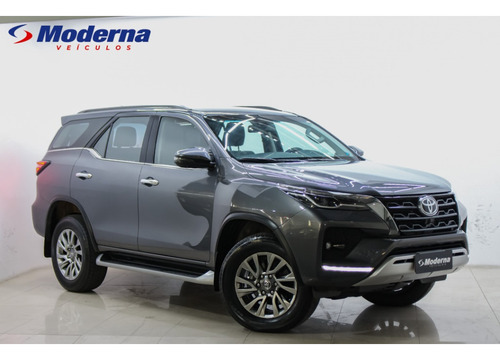 Toyota Hilux SW4 2.8 D-4D TURBO DIESEL SRX 7L 4X4 AUTOMÁTICO