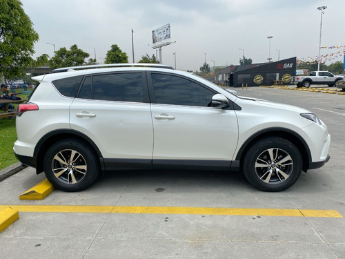 Imagen 10 de 25 de Toyota Rav 4 2017 Street 4x2
