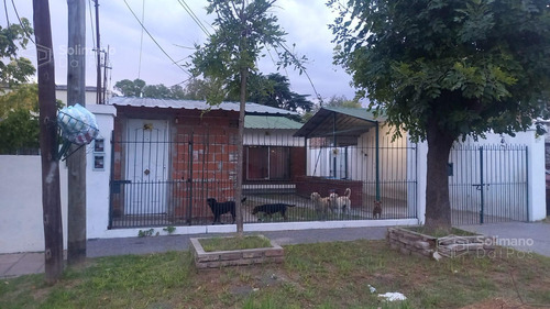 Casa Con Local A La Venta De 3 Ambientes En Moreno