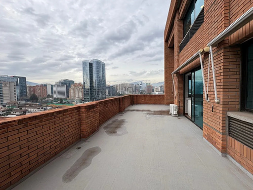 Oficina Con Terraza Y Vistas Despejadas En Nueva Apoquindo