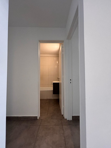 Departamento De 1 Dormitorio, Externo, Dos Balcones, Con Cocina Separada.-