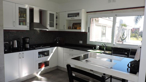 Imagen 9 de 17 de Casa En Venta De Cuatro Ambientes Sobre Dos Lotes En Altos De Hudson Ii