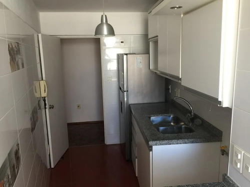 Alquiler Pocitos, 2 Dormitorios, 2 Baños, Piso Alto, Porteri