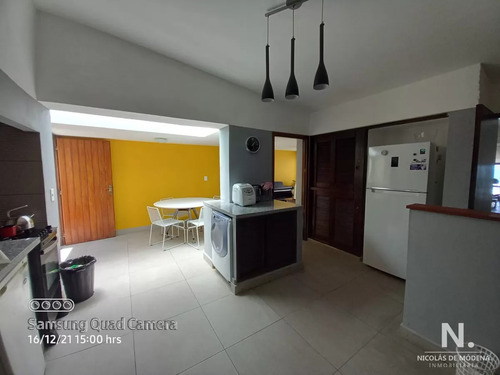 Vende Casa En Excelente Estado, Reciclada. De 6 Dormitorios En Peninsula. Punta Del Este
